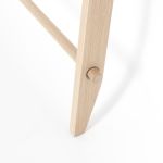 Detail von Gestell des Leiterregals in Eiche - REPO KONSOLBORD von Roon & Rahn