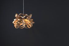 Designer-Pendelleuchte aus Holzfurnier - BUTTERFLY von Tom Raffield