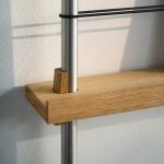 MOEBE - MAGAZINE SHELING Zeitschriftenregal für die Wand in Eiche geölt / Edelstahl