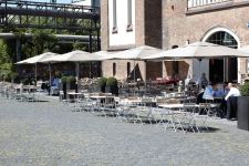 klappbarer Balkontisch aus Holz und Metall - LUCCA von Jan Kurtz