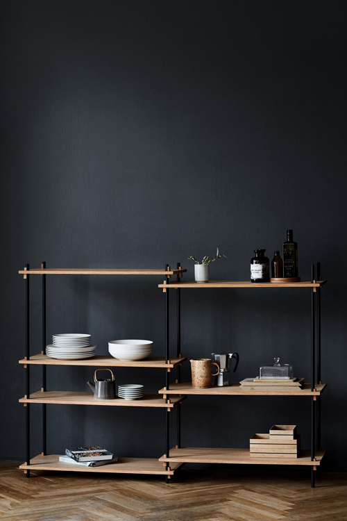 MOEBE SHELVING SYSTEM als Kommode im Flur