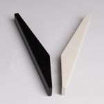 Designer Wandhaken schwarz und weiß Tangent 1 von Hoigaard