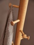 Im Detail: Die ausgefallene Garderobe COPENHANGER von We Do Wood ausgefallene Garderobe im Detail Copenhanger We Do Wood