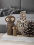 Im Zusammenspiel von Naturmaterialien, Vasen und den Dekofiguren OWL von architectmade entsteht ein winterliches Stilleben architectmade - OWL Dekofigur Eule aus Holz in Eiche
