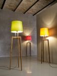 Sixay - GRACE Tripod Stehleuchte aus Holz mit farbigem Lampenschirm