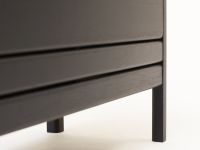 Detail Gestell Truhenbank aus Holz - A LINE STORAGE BENCH 111 von FORM & REFINE