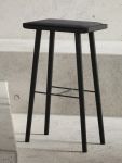 Barhocker aus Eichenholz mit Fußstreben aus Metall Scala Bar Stool in 74cm von Ekta Living