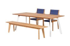 Die große Sitzbank LUNA ergänzt den gleichnamigen Tisch LUNA und die Stühle LUNA von Traditional Teak zu einer einladenden Sitzgruppe Traditional Teak - LUNA Sitzgruppe mit Gartenbank aus Teakholz ohne Lehne