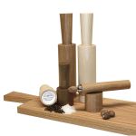 Arrangement von kleinen und großen Gewürzmühlen