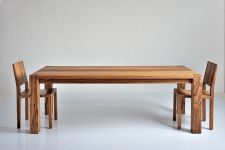 Esstisch Massivholz in Nussbaum gelt TAURUS von vitamin design