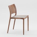 Den hochwertigen Massivholz Stuhl LATUS von Artisan gibt es in verschiedenen Ausführungen; frei wählbar ist die Holzart sowie die gepolsterte Sitzfläche Latus Chair von Artisan Stuhl aus Massivholz