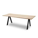Gartentisch aus Holz und Stahl in anthrazit mit 220 cm Länge - OVERLAP TABLE von Skagerak