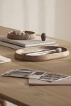 Dank seines klaren Designs fügt sich das Holztablett Set WOODEN TRAYS von Carl Hansen & Søn harmonisch in unterschiedliche Einrichtungskonzepte ein Carl Hansen & Søn WOOD TRAY - Designer Holztablett als Set