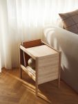JOURNAL SIDE TABLE von FORM & REFINE moderner Beistelltisch mit Magazinhalte