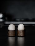 Besser zur zweit: Geliefert werden die Eierbecher EGG ME von EKTA Living im 2er-Set Design Eierbecher aus Holz Egg Me von Ekta Living