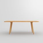 Seitenansicht von Massivholz Esszimmertisch in Eiche - UNA von vitamin design