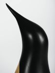 Detail Pinguin Deko Vogel aus Holz - PENGUIN von architectmade