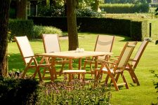 Garten-Lehnstuhl KATE aus Teak mit Tisch SORAYA Garten-Lehnstuhl KATE aus Teak mit Tisch SORAYA
