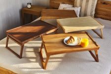 Stilvoll frühstücken im Bett mit dem Serviertablett DESIREE von sixay - erhältlich in verschiedenen Holzarten und Farben Sixay - DESIREE Betttablett Frühstückstablett fürs Bett aus Holz