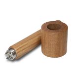 Muskatmühle aus Eichenholz von Raumgestalt - ZUGETAN