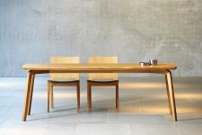 Moderner Tisch in Bootsform aus Holz - DWELLER von Jan Kurtz