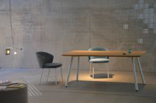 Tisch aus Holz und Stahl - MORADOR von Jan Kurtz 