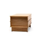 Seitenansicht der Sitzbank CORRELATION von We Do Wood aus hochwertigem Eichenholz Sitzbank mit Aufbewahrung Eiche CORRELATION von We Do Wood