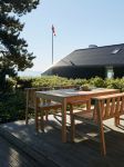 Mit 160 x 90 cm bietet der Gartentich PLANK von Skagerak bequem Platz für vier Personen Gartentisch aus Teak im dänischen Design - PLANK TABLE 160 von Skagerak