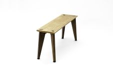 Auch aus stilvolle Ablage einsetzbar - die Holzbank RANK BENCH von Roon & Rahn Holzbank als Ablage von Roon & Rahn - RANK BENCH