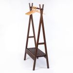 Moderner Kleiderständer aus Massivholz Theo von Sixay