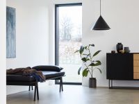 Das LEVEL DAYBED von WOUD eignet sich ideal für kurze Entspannungspause zwischendurch und fügt sich dank seines klaren Designs und der verschiedenen Ausführungen in verschiedene Wohnraumkonzepte ein WOUD - LEVEL DAYBED Relaxliege aus Holz und Leder in schwarz im dänischen Design