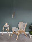 UMAGE - CHIMES Lounge Ecke mit Pendelspot Leuchte aus Holz