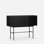 120 cm breites Sideboard ARRAY von WOUD in Eiche, schwarz lackiert mit schwarzem Metallgestell Sideboard aus Eichenholz in schwartz mit Metallgestell und 120 cm Breite - ARRAY von WOUD