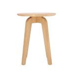 Der runde Beistelltisch DWELLER von Jan Kurtz ist aus massiver Eiche gefertigt runder Beistelltisch aus Massivholz - DWELLER von Jan Kurtz