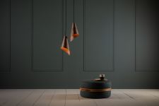 Die Pendelleuchte KEEL PENDANT von Tom Raffield ist dimmbar und sorgt für eine stimmungsvolle Atmosphäre Kegel Pendelleuchte aus Holz - KEEL PENDANT von Tom Raffield