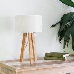 Tischlampe LIGNA mit Holzfuß LIGNA von LeuchtNatur - Tischlampe mit Holzfuß in Eiche und Lampenschirm Blätter