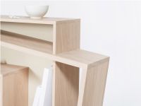 Detailansicht der modernen Konsole ISBOA aus Holz in Eiche von DRUGEOT MANUFACTURE mit unterschiedlich großen Fächern und unkonventionell gestaltetem Rahmen DRUGEOT MANUFACTURE - ISBOA Konsole aus Holz in Eiche im Detail