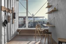 Modernes Home Office Setting mit den Design Garderoben SCOREBOARD mit Kork von We Do Wood Design Garderobe mit Haken mit Kork - SCOREBOARD von We Do Wood