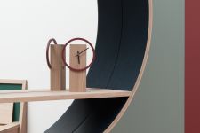 Design Uhr CYCLOCK aus Holz als Tischuhr für Sideboard oder Nachttisch von Drugeot Manufacture Design Uhr aus Holz als Tischuhr für Sideboard oder Nachttisch - Cyclock von Drugeot Manufacture