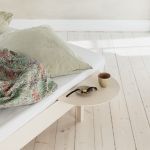 MOEBE BED Ausziehbett mit Nachttich aus pulverbeschichtetem Stahl in Sand 