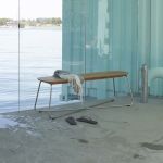 Moderne Gartenbank LILIUM aus Edelstahl und Teak ohne Lehne von Skagerak LILIUM BENCH von Skagerak - Gartenbank aus Edelstahl und Teak ohne Lehne