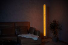 Die dimmbare Stehlampe GRACIA LeuchtNatur ist in sechs verschiedenen Holzarten erhältlich und bei den Lampenfüßen stehen zwei zur Auswahl Stehlampe Säule dimmbar GRACIA 186 cm von LeuchtNatur