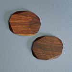 Frühstücksbrettchen aus Holz - Schneidebrettchen 2er-Set von Noyer  Schneidebrettchen 2er-Set von Noyer - Frühstückbrettchen aus Holz in Nussbaum