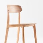 schmaler Esszimmerstuhl aus Massivholz in Eiche - TANKA von Insan