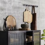 Schneidebrett aus Holz in Teak - CUTTING BOARD ROUND BASE von MUUBS