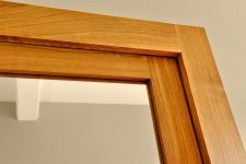 Kleiderschrank mit Schiebetüren in Eiche geölt NOTE von vitamin design