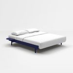 160 cm Ausziehbett aus pulverbeschichtetem Stahl in Blue Cobalt mit Nachhtischen - BED von MOEBE