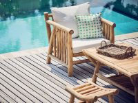 Die lebendige Maserung des verwendeten Teakholzes macht jedes Element der Outdoor Lounge FRED von Jan Kurtz zu einem echten Unikat Jan Kurtz - FRED Outdoor Lounge aus Holz in Teak