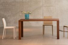 Großer Esstisch aus Nussbaum oder Eiche im schlichten Design - LEOS von Jan Kurtz