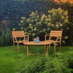 Wie ein vollwertiger Couchtisch, bietet der Garten Loungetisch MANON ELIPSE von Traditional Teak im Garten oder auf der Terrasse eine großzügige Ablage für persönliche Gegenstände Traditional Teak - MANON ELIPSE ovaler Garten Loungetisch aus Holz in Teak